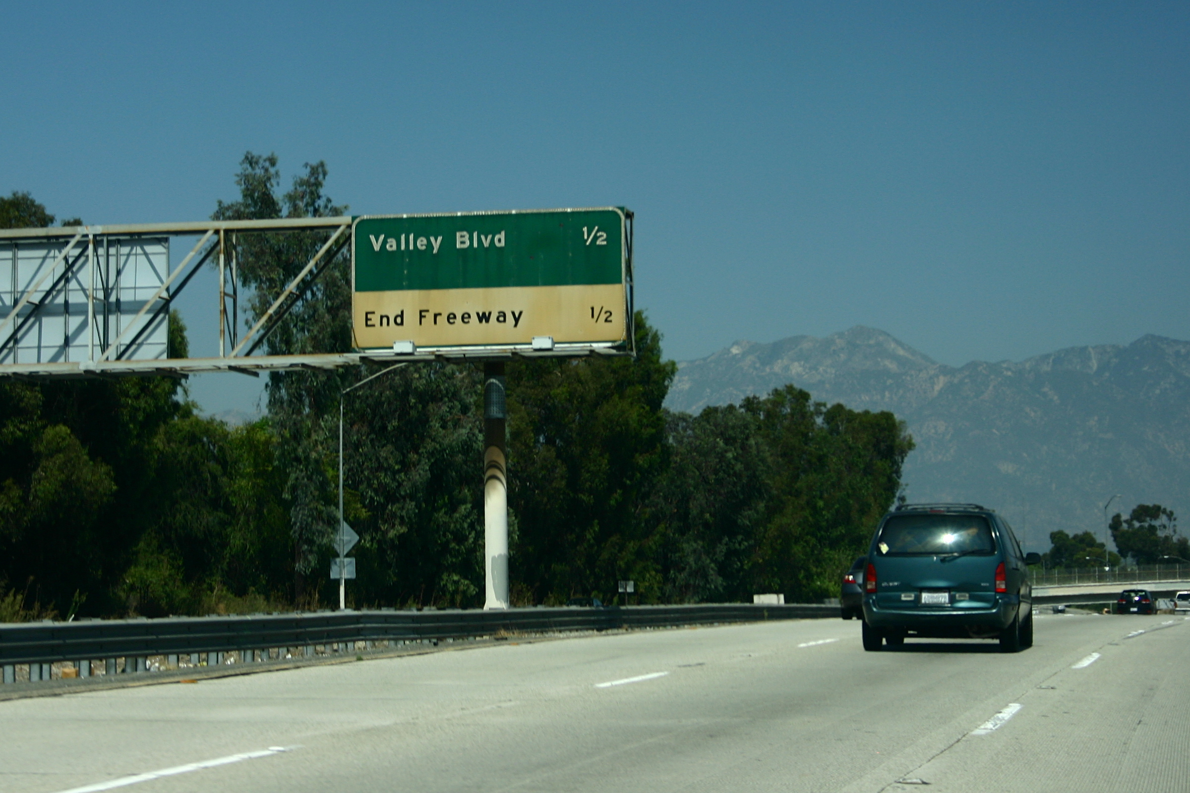 Northbound Interstate 710 ends at Valley Boulevard, with a half-mile road-ends warning and freeway lanes terminating